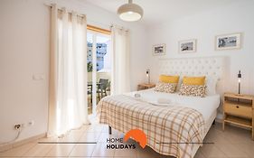 #001 Verissimo Flat By Home Holidays